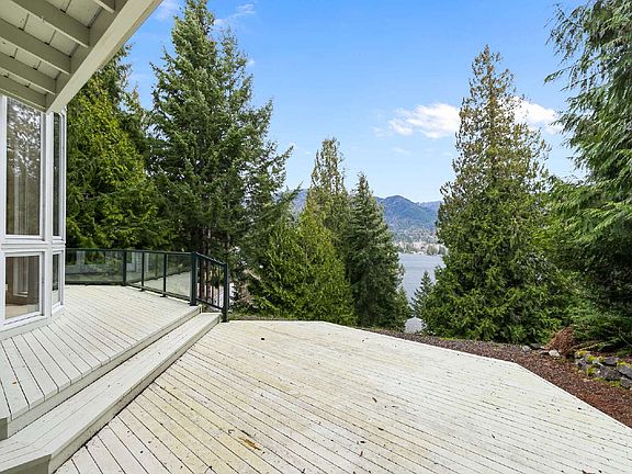 3rd image of 34 N Point Dr