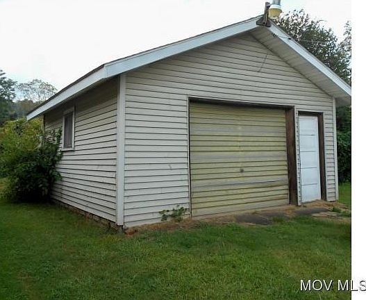 One car detached garage