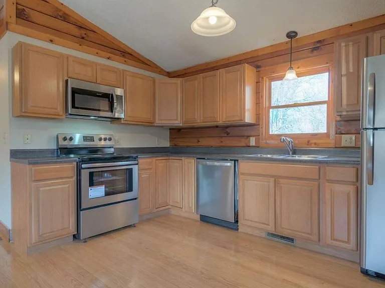 550 Colhoun St NE — Photo 8