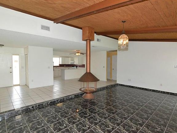 4th image of 762 Harland Ct