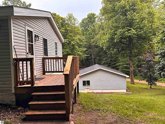 4th image of 3865 Blueberry Ln