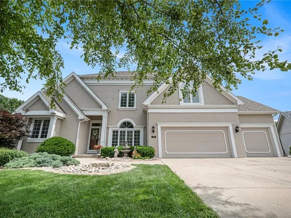 6111 N Kensington Ct, Gladstone, MO 64119