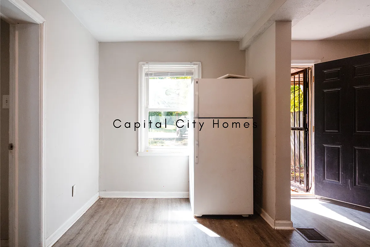 3 bed, 1024 sqft, $1,100 — Photo 2