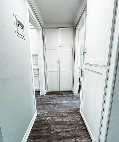 Maureen Court/Mirawood Apartments — Photo 5