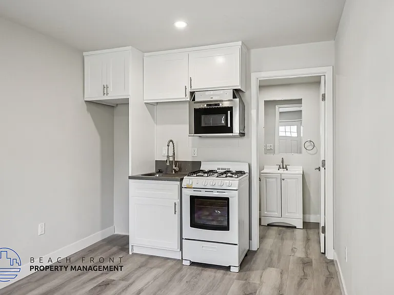 716-722 East 7th Street — Photo 12