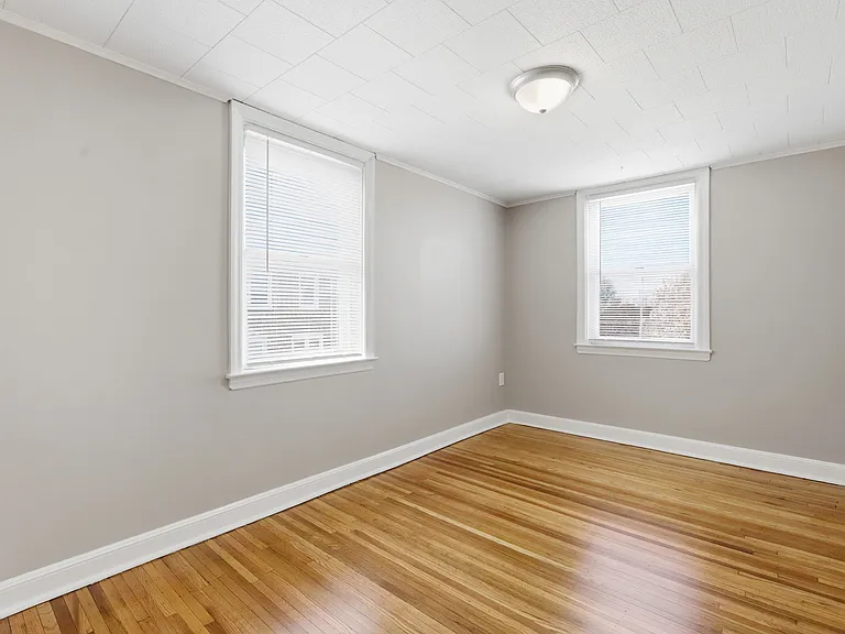 271 W Wyncliffe Ave — Photo 14