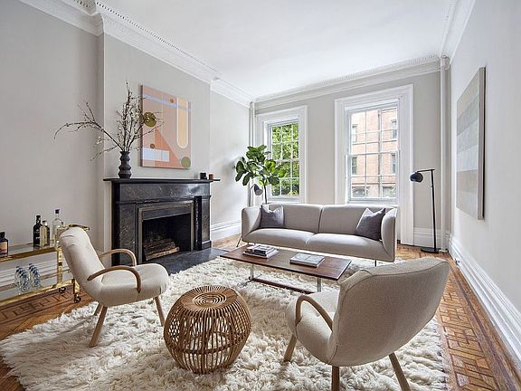 4th image of 418 W 20th St