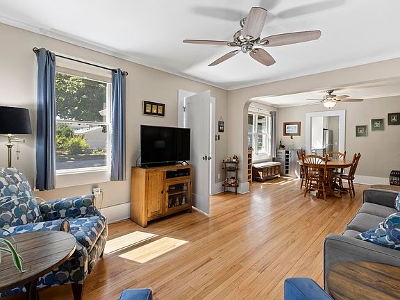 3rd image of 605 Forest Ave