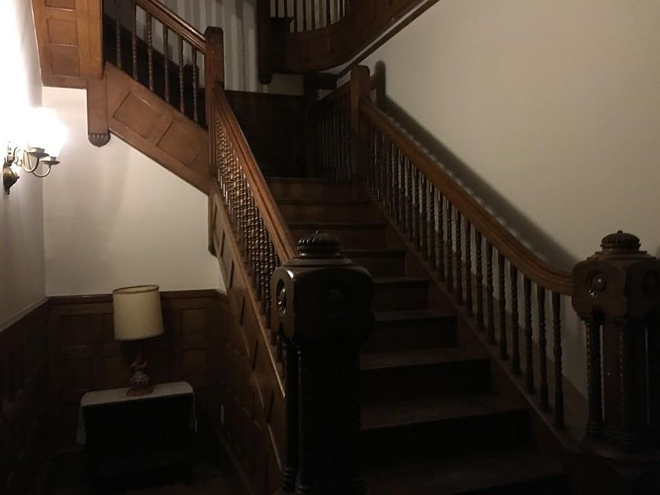 2nd image of 60 Orchard St APT 2