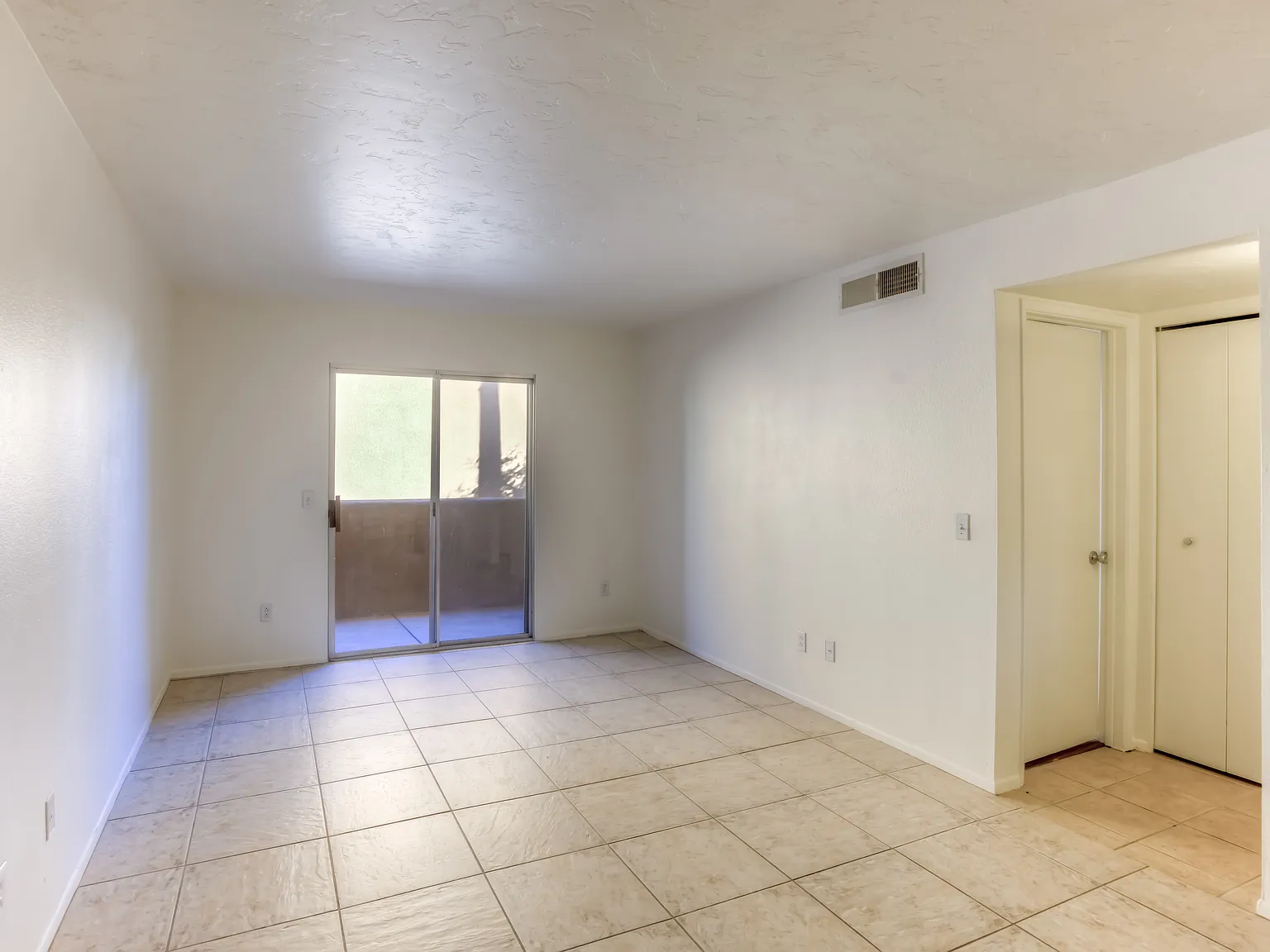 2 bed, 608 sqft, $925 — Photo 4