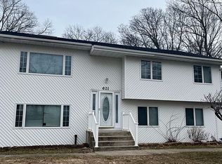 621 Old Town Rd, Port Jefferson Station, NY 11776