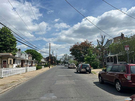 4th image of 4633 Oakland St