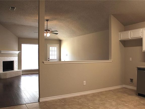 4th image of 3220 Crystal Brook Ct
