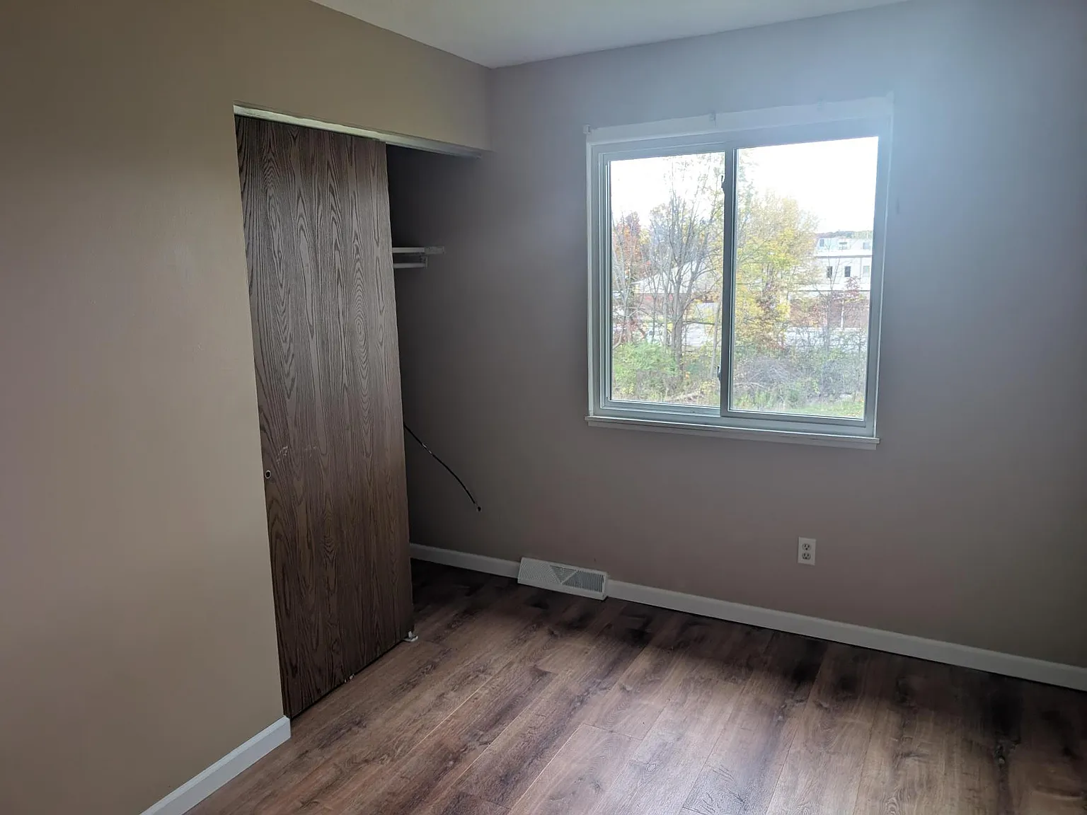 3 bed, 1.5 bath, 1000 sqft, $1,650 — Photo 2