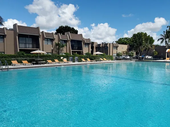 Courtyards at Miami Lakes