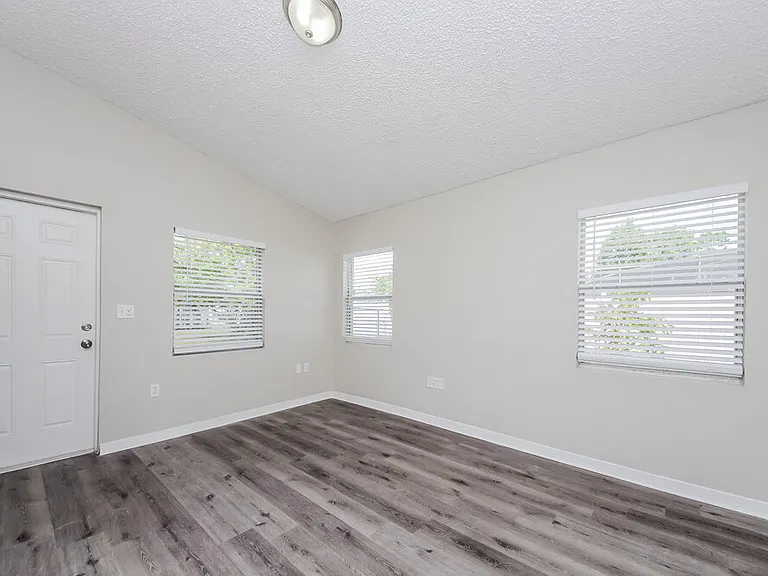 911 San Rafael Way — Photo 12