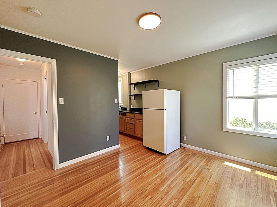 1st image of 609 37th Ave