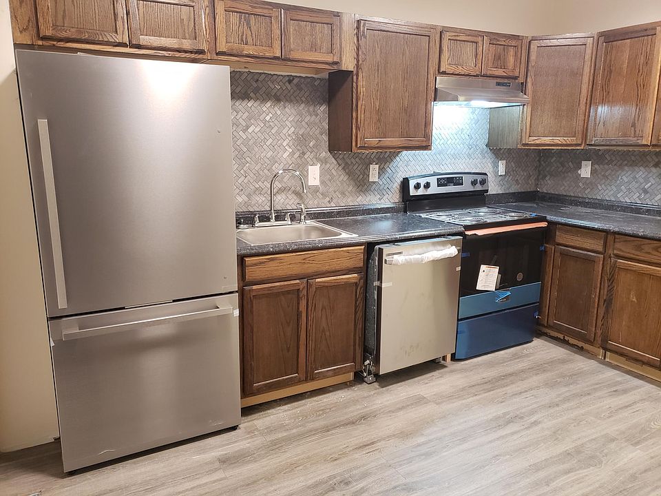 Hering bone, nightshade marble, back splash.