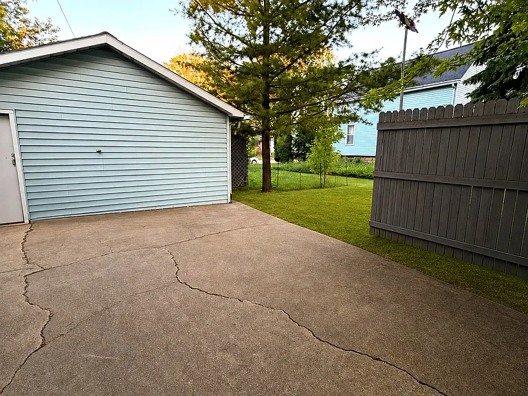 119 N Hickory St — Photo 10