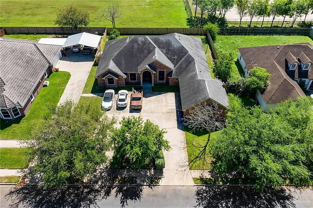 4 bed, 5.0 bath, 2926 sqft, $2,500 — Photo 2
