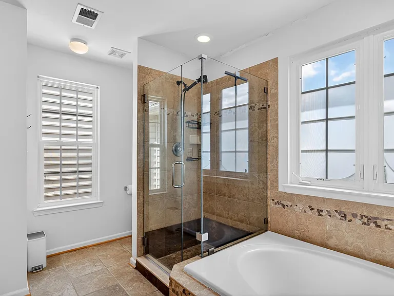 2417 Abington Dr — Photo 30