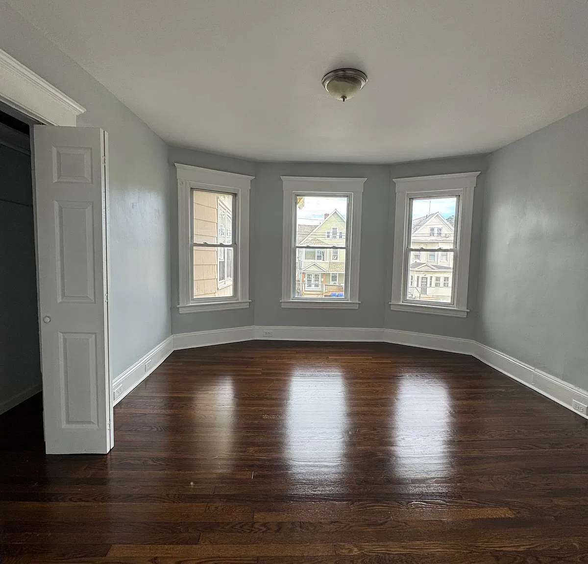 3 bed, $2,000 — Photo 2