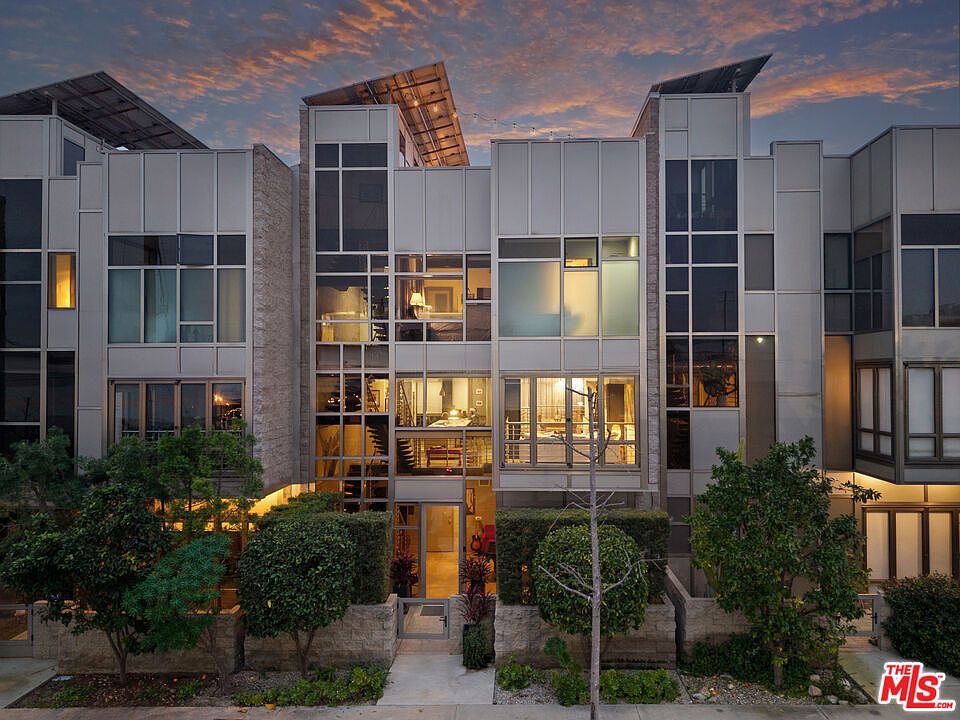 1st image of 3240 Casitas Ave