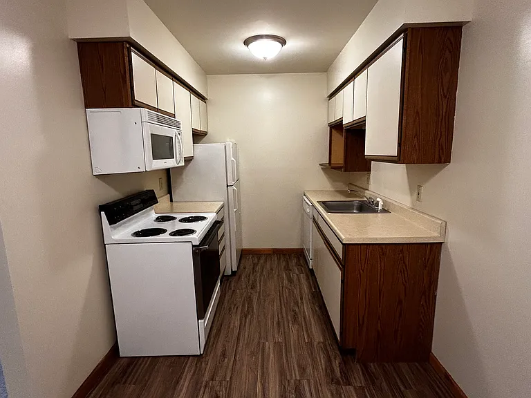 916 Kings Rd #305 — Photo 3
