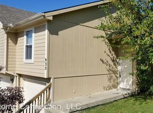 932 Goldfinch Ln, Liberty, MO 64068