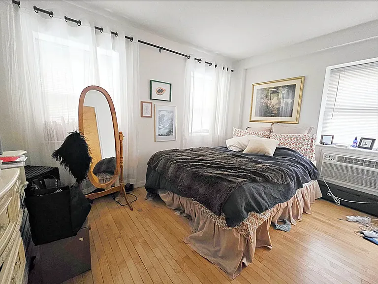47 Conselyea St #1R — Photo 3