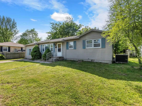 1016 S Woodland Dr, Dexter, MO 63841