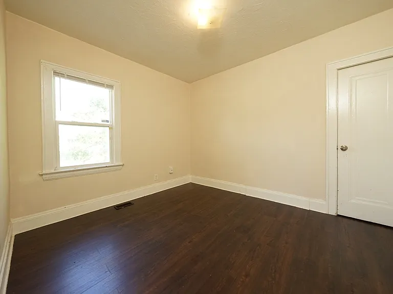 12506 Corlett Ave — Photo 6