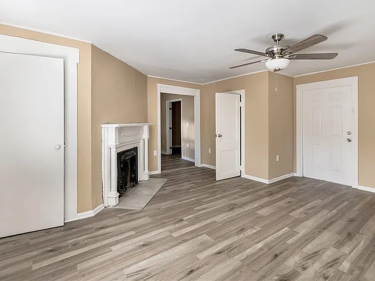 418 E Amelia Ave #A — Photo 12