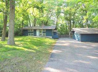 912 Sunset Rd, Ann Arbor, MI 48103