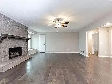 458 Woodstone West Dr — Photo 22