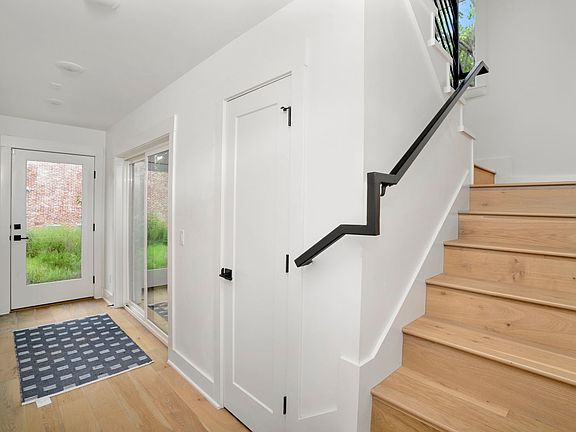 5th image of 314 SE G St