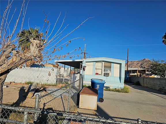 2nd image of 2226 Toiyabe St