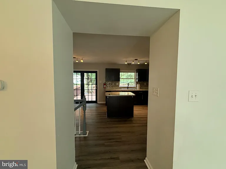 4 Coachlight Dr #4 — Photo 4