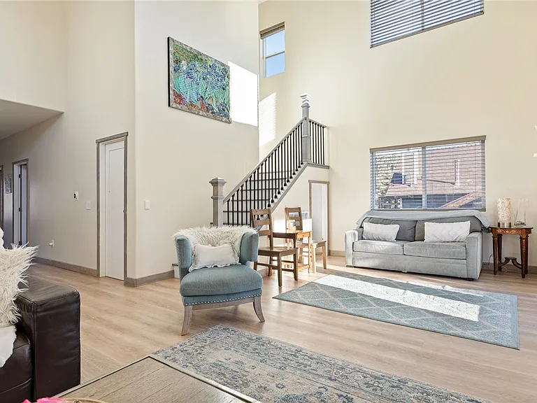 1215 Valley View Dr — Photo 11