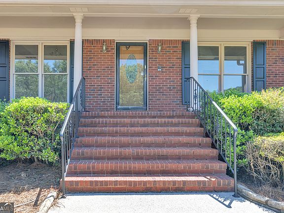 3rd image of 675 Clubland Cir SE