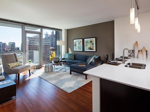 2nd image of 1223 N Wells St #12