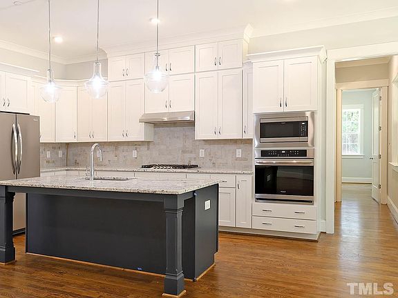 4th image of 4105 Amesbury Ln