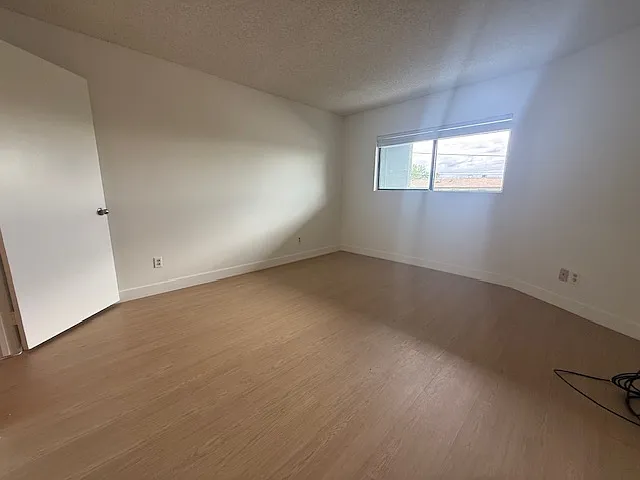 17302 Chatsworth St #4 — Photo 4