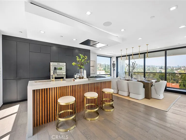 2033 Glencoe Way — Photo 13