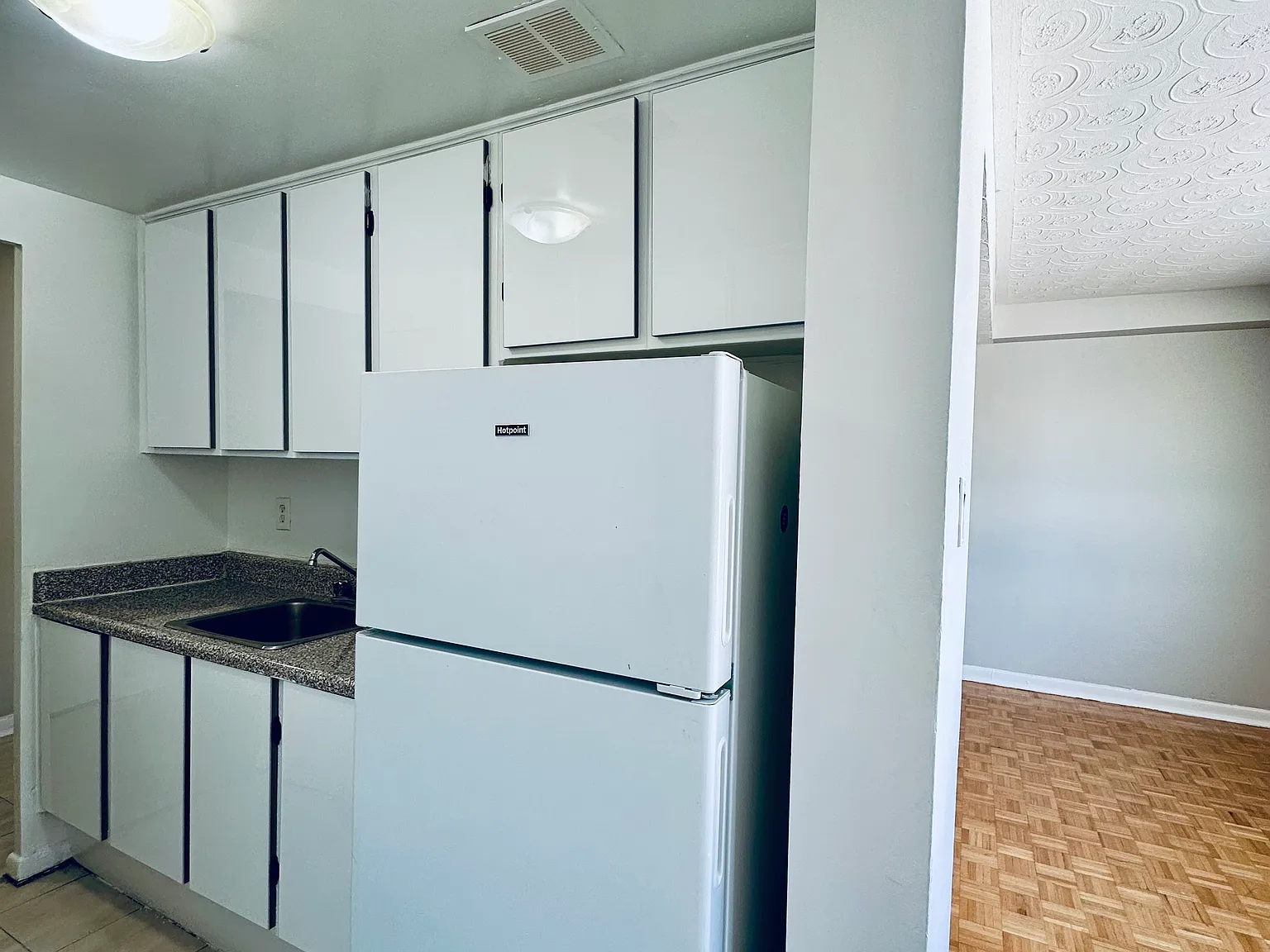 1533 Wilson Avenue — Photo 3