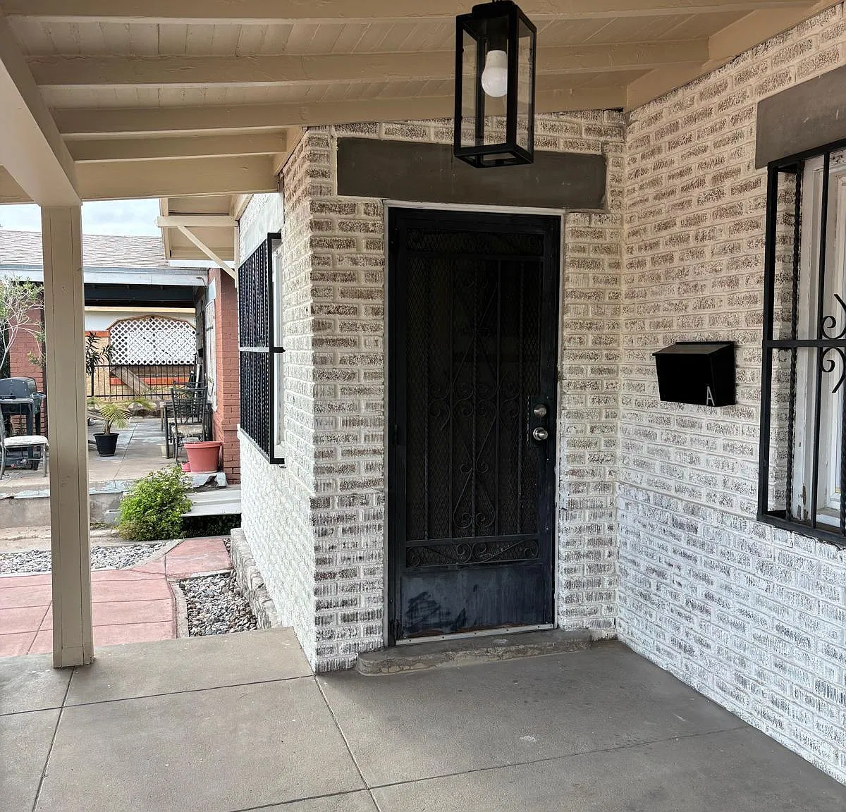 3607 Tularosa Ave — Photo 3