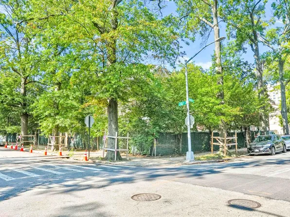 81-26 Austin Street image 12 of 30