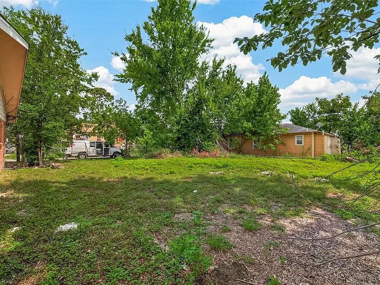 3815 Love St — Photo 32
