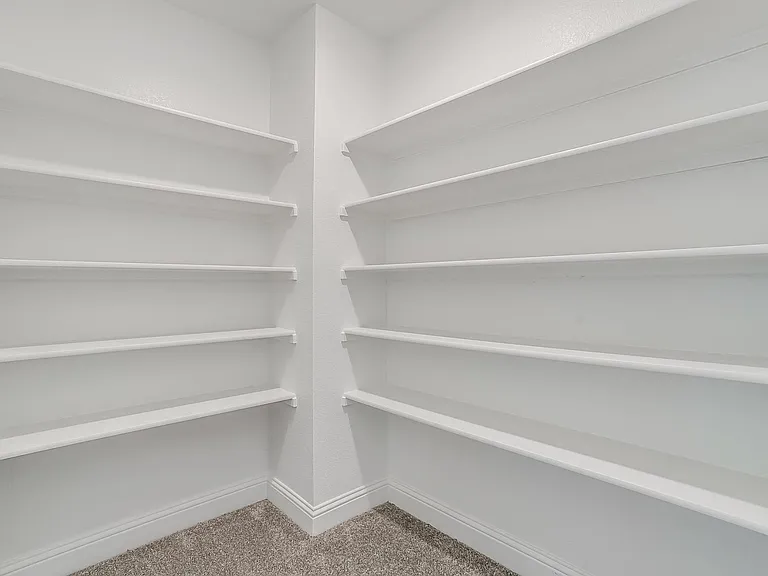 9836 Derbyshire Dr — Photo 27