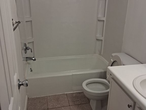 2nd image of 712 W 18th St #9